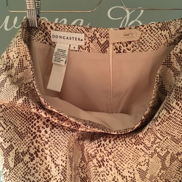 SNAKE PRINT PENCIL SKIRT - Picture 3 of 3